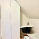 4 Bedroom Newly Renovated アパート *