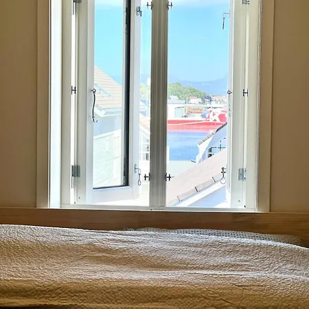 4 Bedroom Newly Renovated *